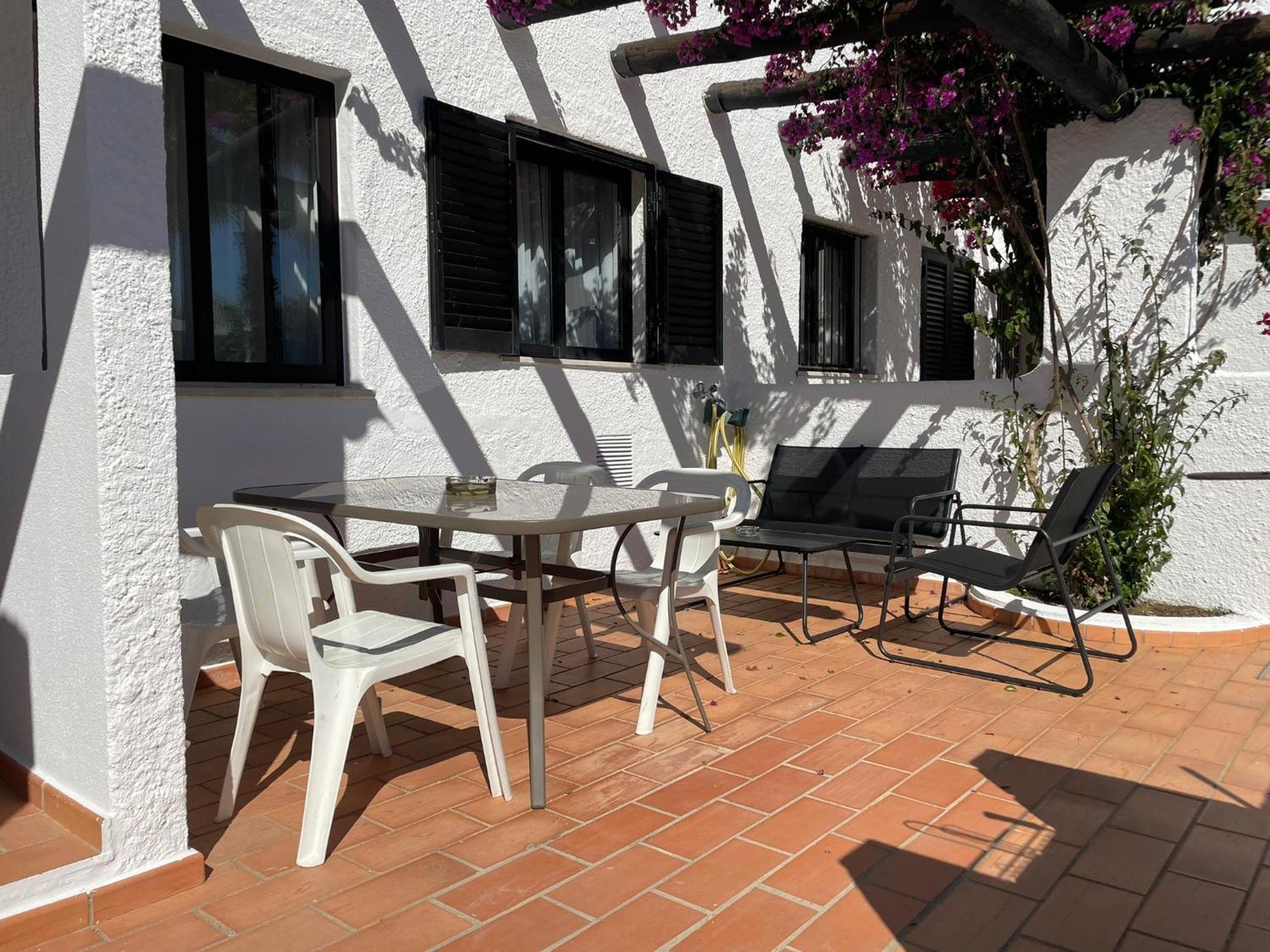 Honorio - Pool And Garden