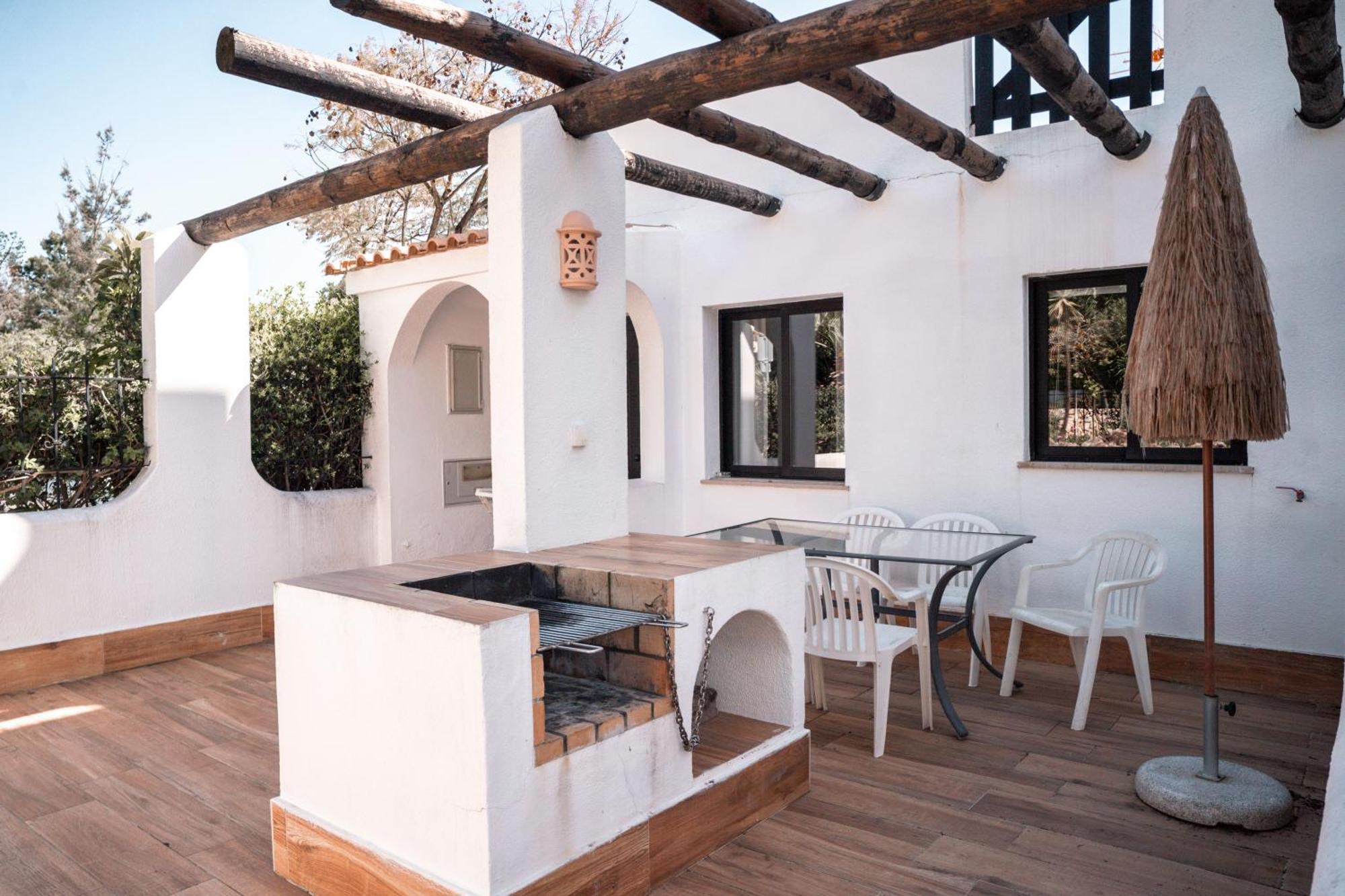 Aparthotel Honorio - Pool And Garden