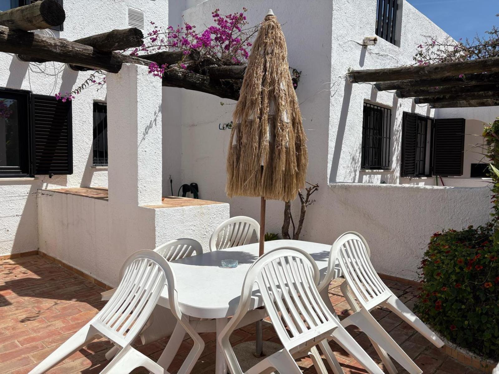 Honorio - Pool And Garden